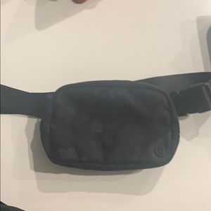 Lululemon everywhere belt bag